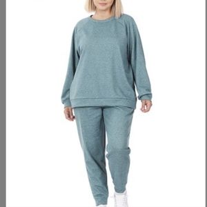 - 2pc Jogger set in teal green color. Size 1x. Zenana NWOT